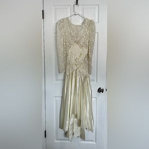 Vintage ivory lace wedding dress